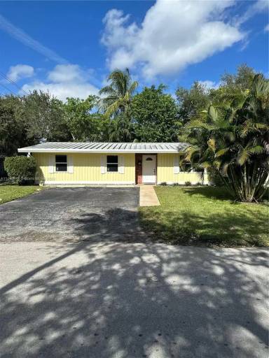 Main picture of 401 SW 14th Ct