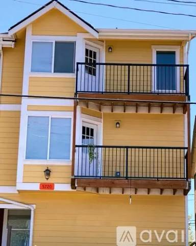 Main picture of 5720 Roosevelt Way NE