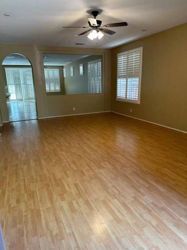 Main picture of 32025 Calle Galarza