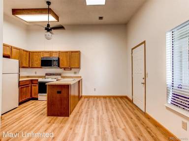 Main picture of 912 S Dearborn Way