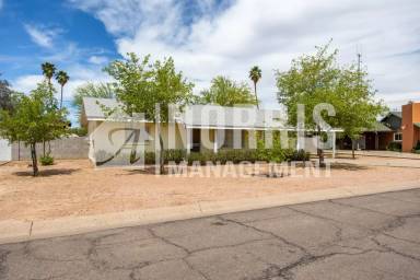 Main picture of 327 E Orange Dr