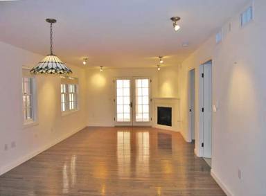 Main picture of 817 E Alameda St