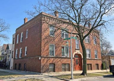 Main picture of 2225 N Hamlin Ave