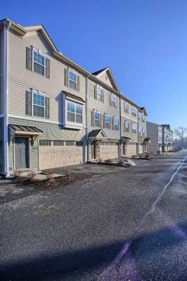 Main picture of 5175 Winthrop Ave