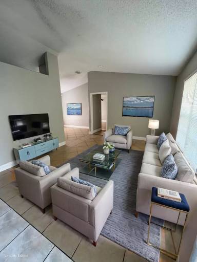 Main picture of 305 Colonade Ct