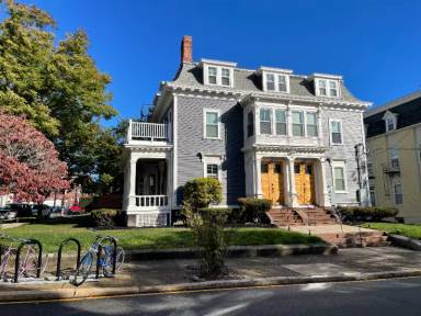 Main picture of 182 Waterman St