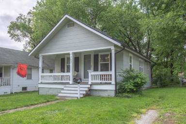 Main picture of 707 W 76th Ter