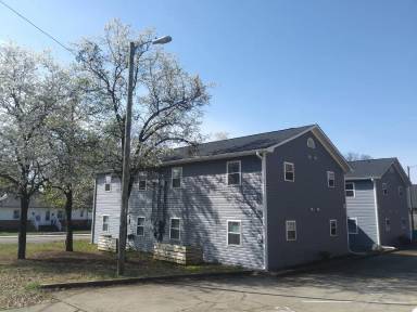 Main picture of 204 W Geer St