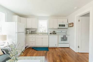Main picture of 905 1/2 Hill St