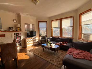 Main picture of 6624 N Ashland Ave