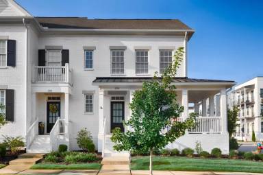 Main picture of 200 St Louis St
