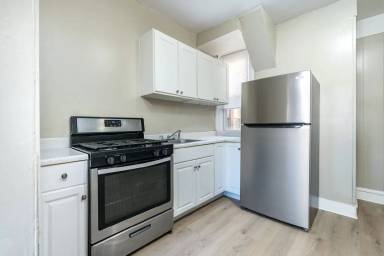 Main picture of 3864 W Girard Ave