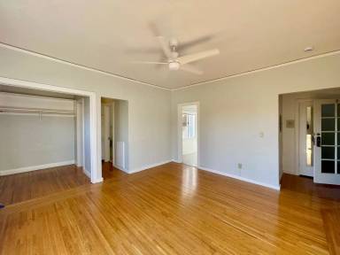 Main picture of 832 York St