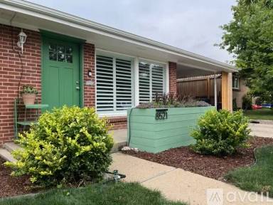 Main picture of 8521 Crescent Dr