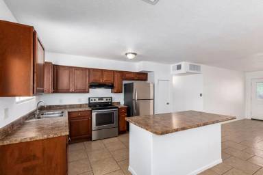 Main picture of 2955 N 47th Dr