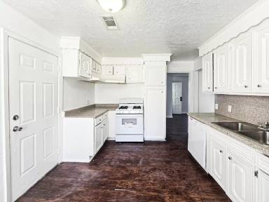 Main picture of 7313 Hummingbird Ln
