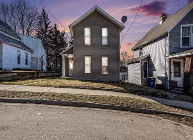 Main picture of 36 Grove St NE