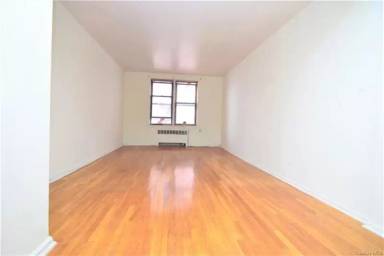 Main picture of 745 E 231st St