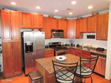 Main picture of 903 W Lawrence Ave
