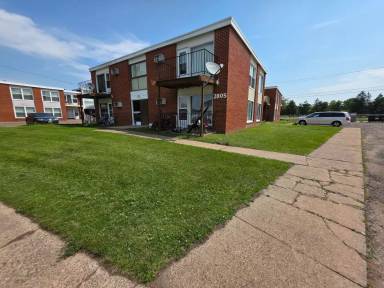 Main picture of 2805 Thomas Dr