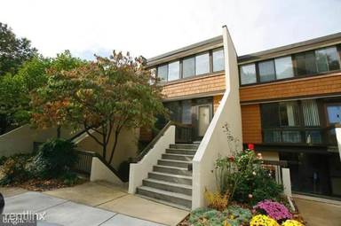 Main picture of 2232 S Randolph St
