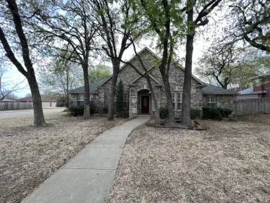 Main picture of 709 Red Oak Smt