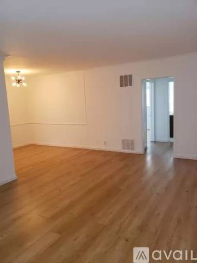 Main picture of 8337 Blackburn Ave