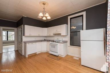 Main picture of 3252 N Lakewood Ave