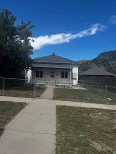 Main picture of 705 W Baca St