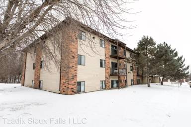 Main picture of 901 N Cleveland Ave