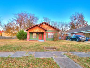 Main picture of 1313 N Beard Ave