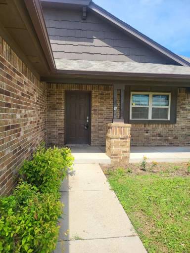 Main picture of 2800 NW 183rd St