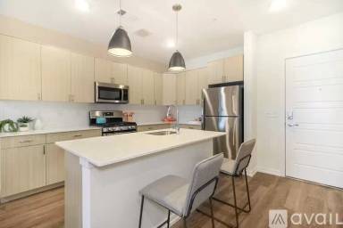 Main picture of 1 West Dr