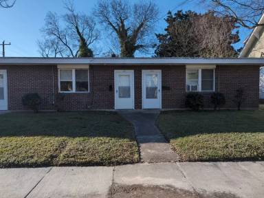 Main picture of 207 W 30th St