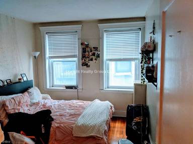 Main picture of 368 Riverway