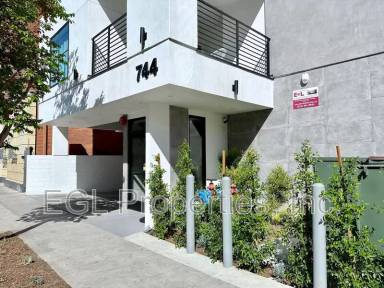 Main picture of 744 S Mariposa Ave