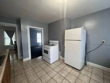 Main picture of 881 Broad St