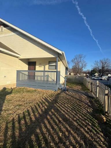 Main picture of 1005 E Division St