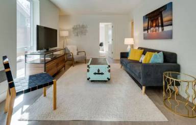 Main picture of 4124 N Michigan Ave