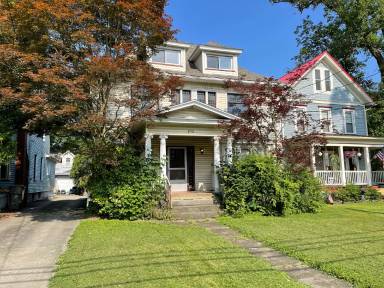 Main picture of 896 Grove St