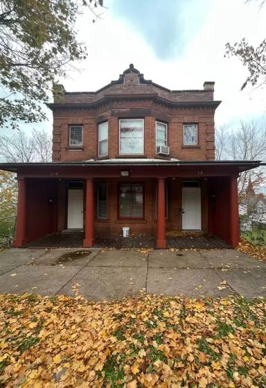 Main picture of 316 E 6th St