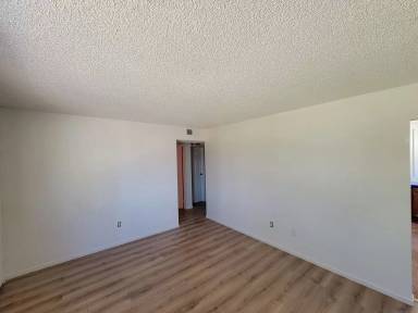 Main picture of 914 E 2nd St
