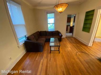 Main picture of 415 N Division St