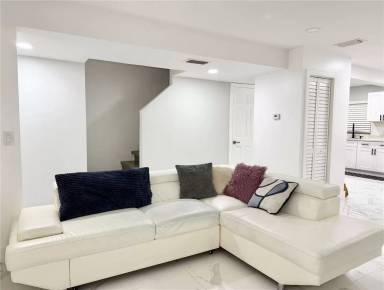 Main picture of 5118 Tennis Court Cir
