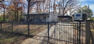 Main picture of 142 Golf Rd