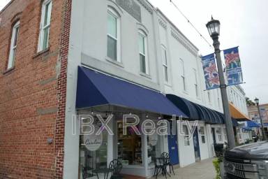Main picture of 112 W Market St