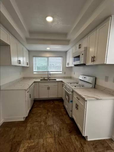 Main picture of 618 W Arrow Hwy