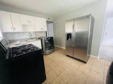 Main picture of 2673 Elsinore St