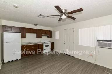 Main picture of 1502 E Adams St