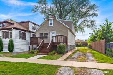 Main picture of 11039 S Troy St